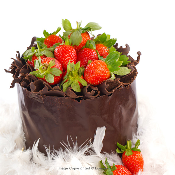 STRAWBERRY CHOCOLATE OVERLOAD CAKE – 1.4KG(3 LBS) - Lassana Cakes - in Sri Lanka