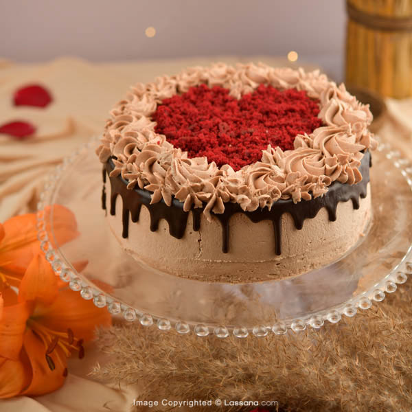 Heart Shaped Chocolate Mousse Cake With Gold Flecks Stock Photo - Download  Image Now - iStock